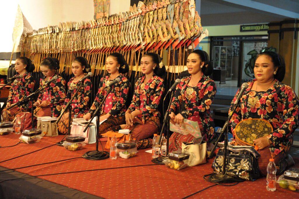 Pergelaran Wayang Kulit Gagrag Jawa Timuran Lakon Ampak Ampak